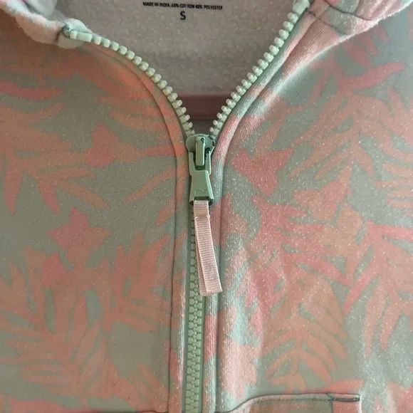 Girls Vineyard Vines Zip Up hoodie size small. - Picture 3 of 6